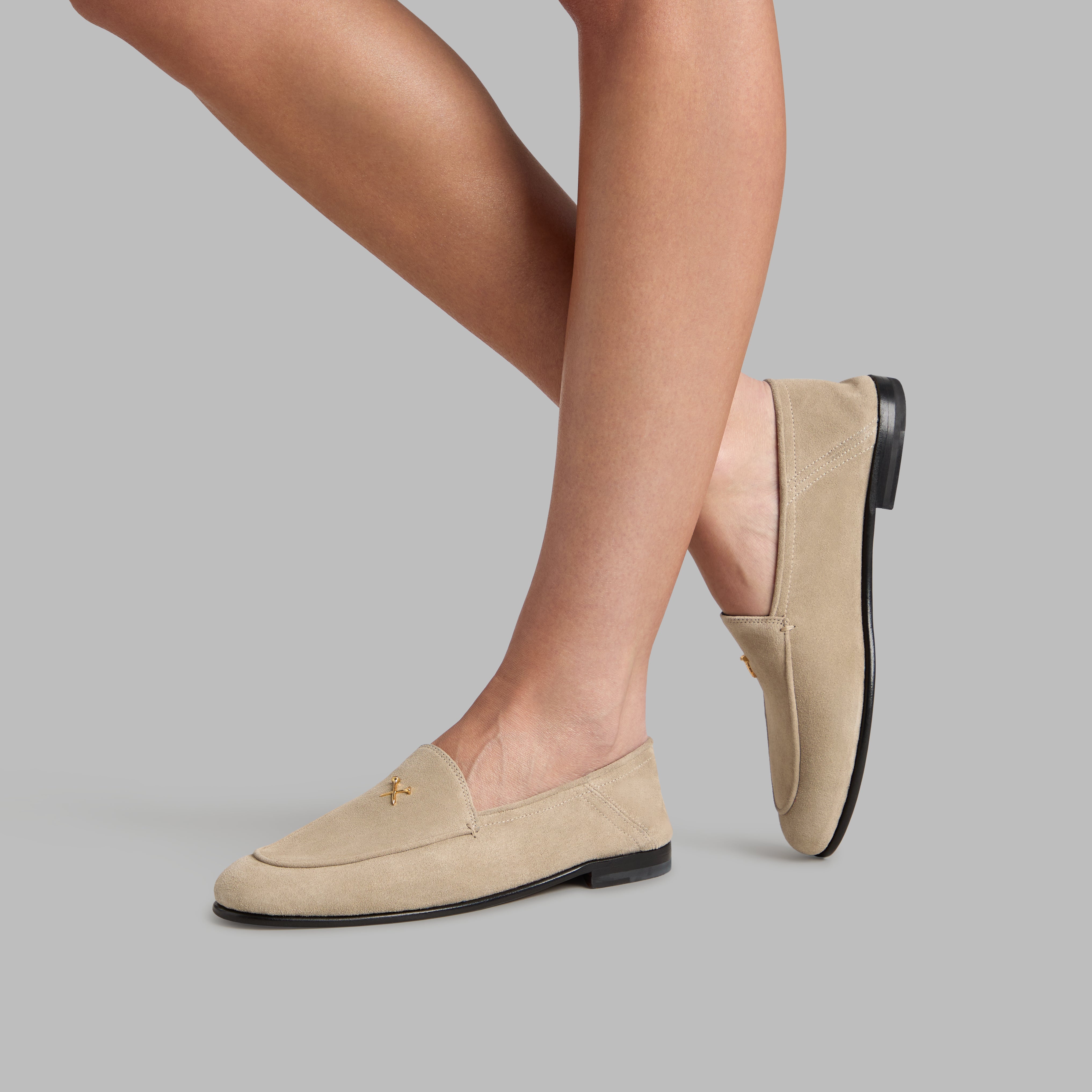 Women's Metal Tees Suede Flex Loafer Pumice