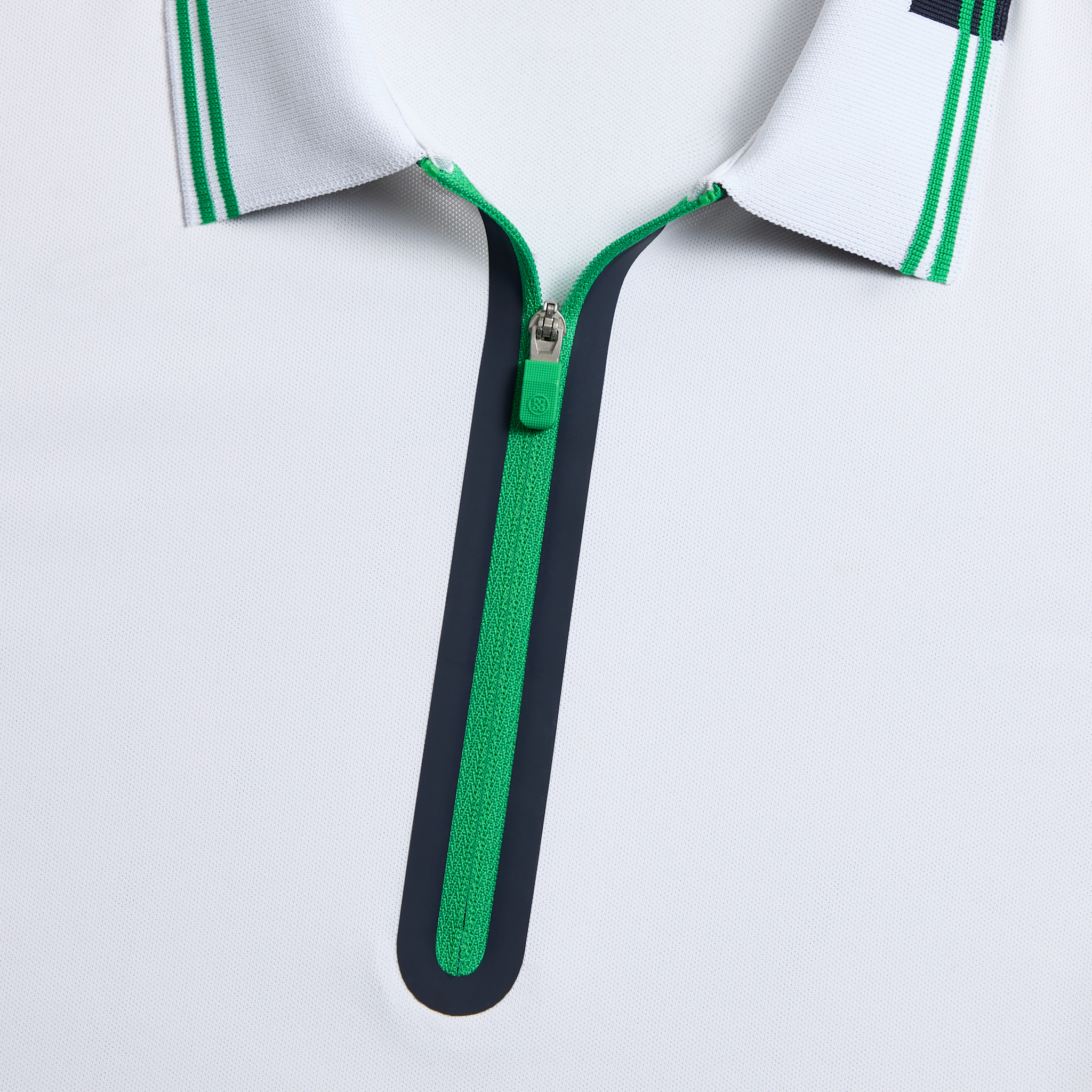 CONTRAST TECH PIQUÉ SLEEVELESS POLO SNOW