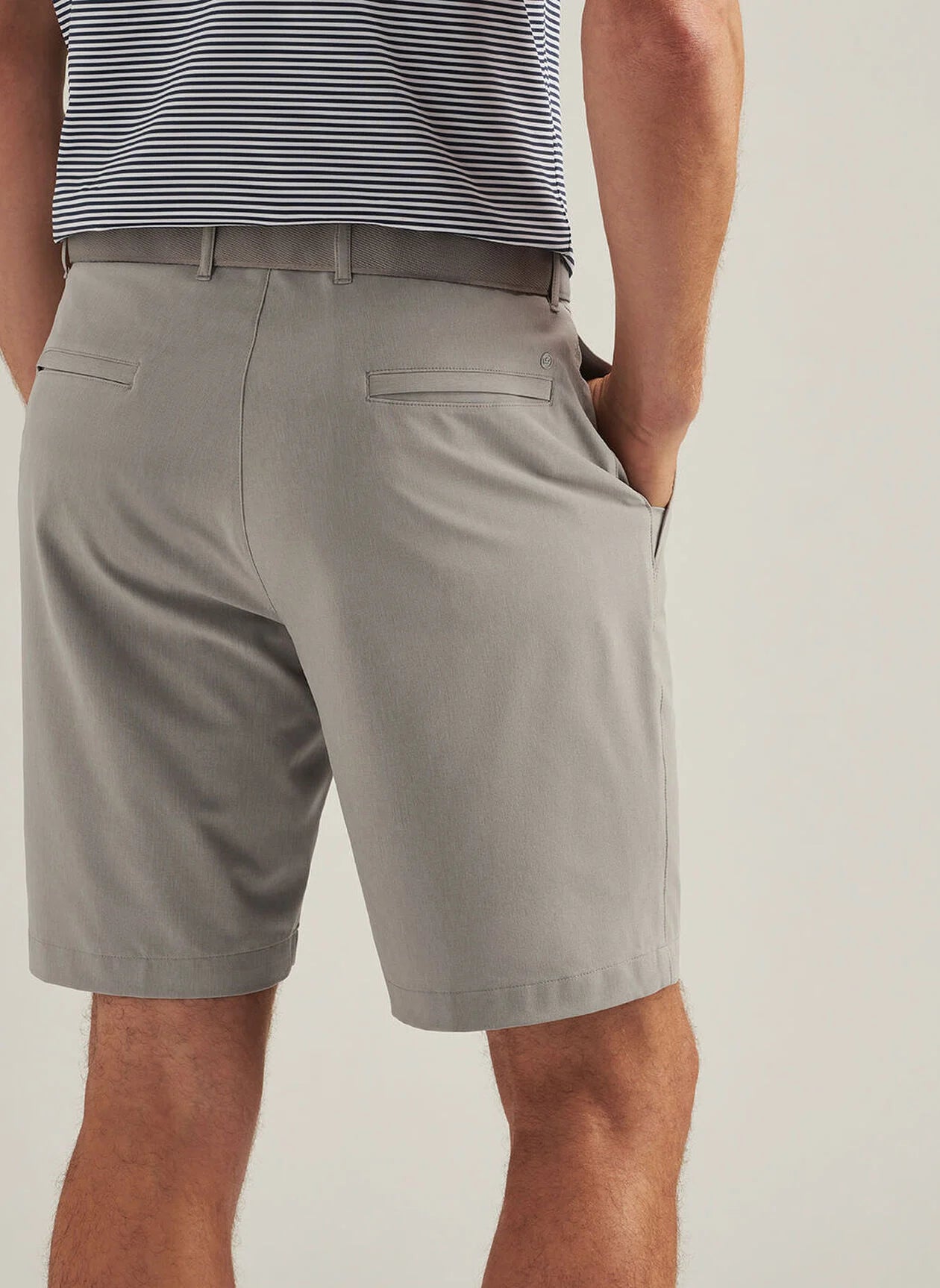 SHACKLEFORD PERFORMANCE HYBRID SHORT BRITISH GREY