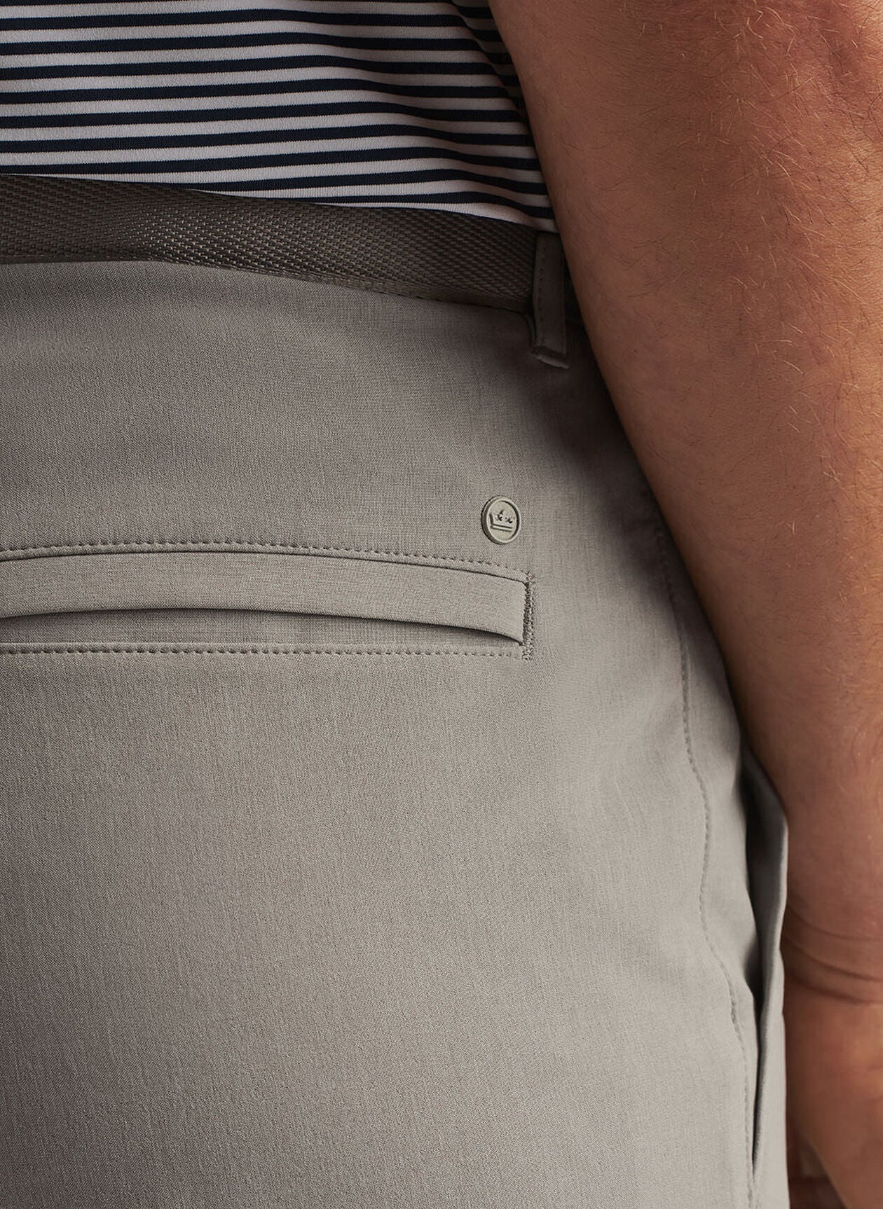 SHACKLEFORD PERFORMANCE HYBRID SHORT BRITISH GREY
